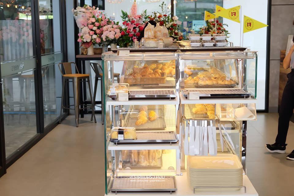sawasdee8riew's tweet photo. กินเจแต่ขาดเบเกอรี่ไม่ได้ ต้องจัดค่ะ ที่ Bellinee’s bake &amp; brew เบลลินี่ เบรค แอนด์ บรู สาขาฉะเชิงเทรา ถ.ศรีโสธร (เอกหมูกะทะเก่า) อ.เมือง จ.ฉะเชิงเทรา  ที่นี่มีขนมปังเจให้เลือกเยอะเลย #bellinee #ฉะเชิงเทรากินอะไรดี https://t.co/YG4qmdjOx4