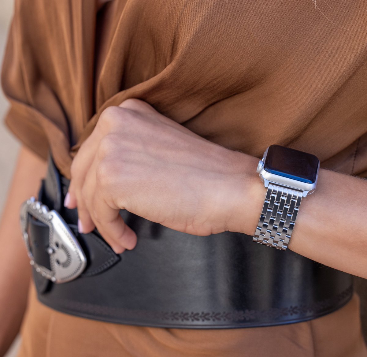 Elevate for your Apple Watch the MICHELE way⌚️

Tap: bit.ly/3dTNmTd to shop our bestselling stainless steel bracelet for Apple Watch.