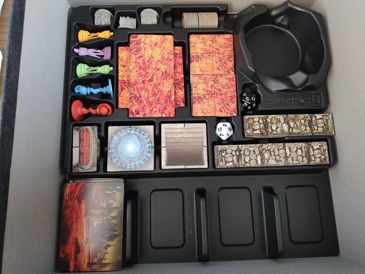 oquestao's tweet photo. Ainda faltam os sleeves, mas já está tudo no lugar certo. Diferente de outros board games ele já vem com divisórias pra todas as peças que acompanham, inclusive com espaços livres pra expansões. #ArenaTheContest #BoardGames https://t.co/5wbKqNVrvX