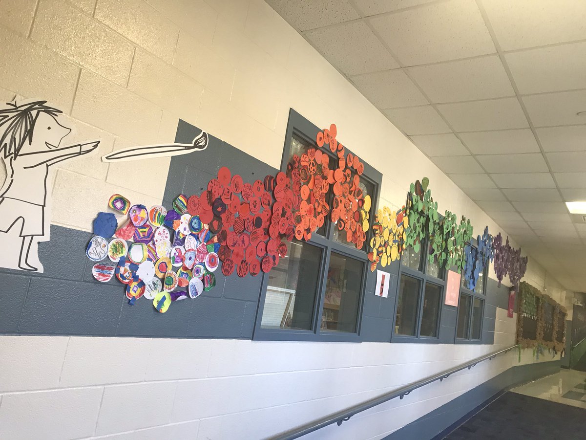 FORESLIBRARY's tweet image. Dot Day Display on point! Love me some Vashti and Peter Reynolds! #MakeYourMark #boerneisd