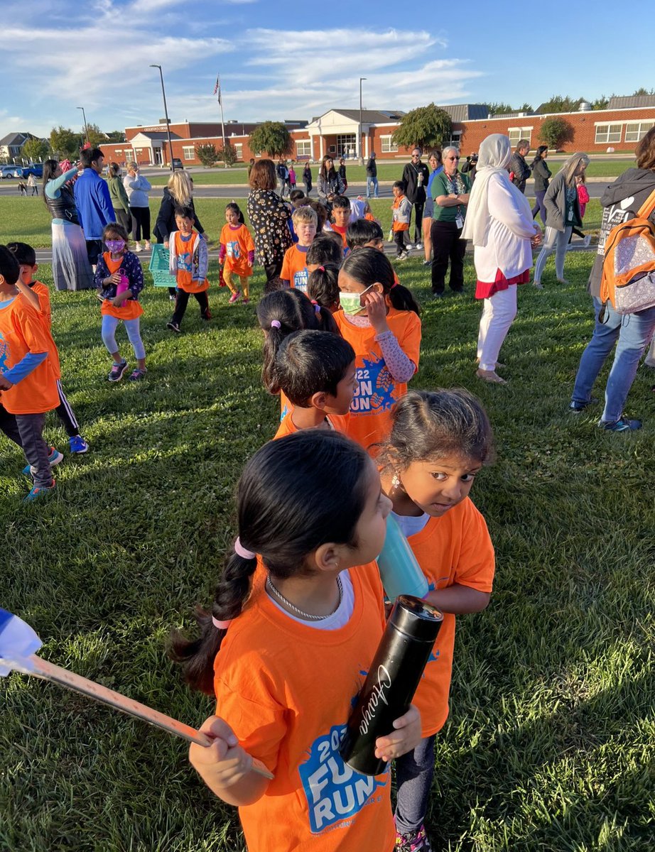 miss_luzier's tweet photo. happy fun run!! the kids all had SUCH a blast today! https://t.co/bGtLAXkEv3