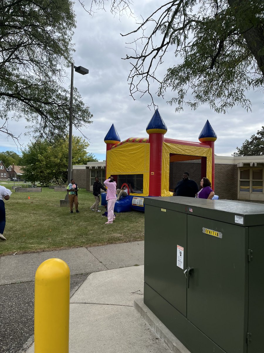 TPA_Detroit's tweet photo. Too much fun today at our TPA Eagle 🦅 PBIS kickoff event! Taco bar, bounce house, cotton candy, fabulous games and PBIS Jeopardy🤣 We 💜 learning the PBIS way with our staff and students! @Detroitk12 @Dr_Vitti https://t.co/UXYveHti1i
