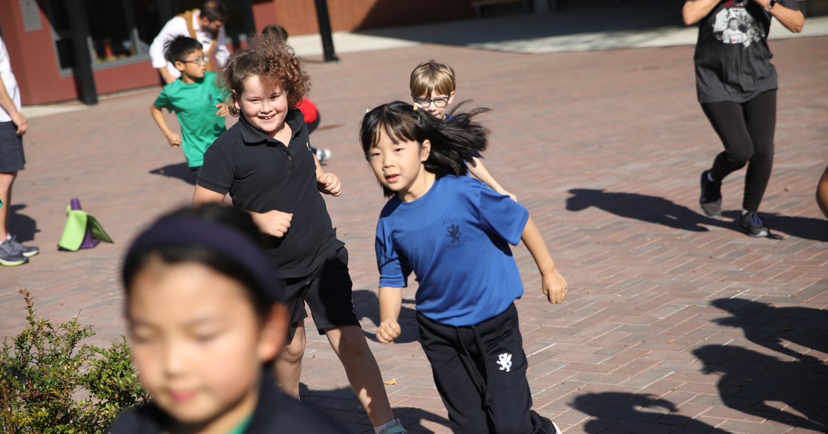 glenlyonnorfolk's tweet photo. The Junior School ended their school week with the annual Terry Fox Run! Students ran or walked to the Oak Bay Marina and back to show their support of Terry's efforts.
#mygns #juniorschool #tryforterry #terryfox https://t.co/PUy0J69KTt