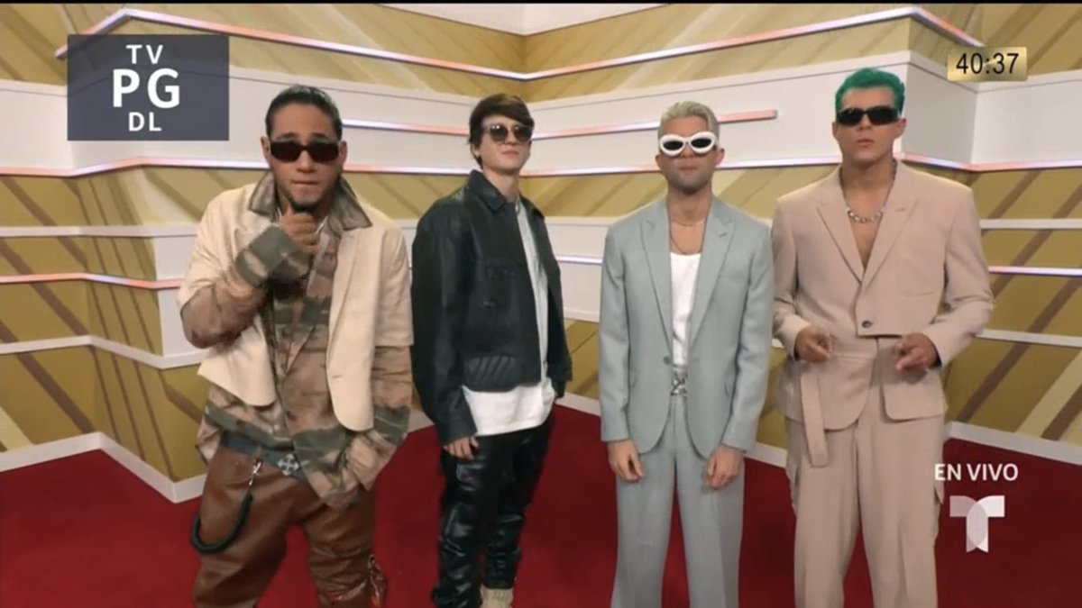 colonisart's tweet photo. QUE PRECIOSOS ESTÁN!!

FERRARI IS HERE
CNCO EN BILLBOARD 
#Ferrari https://t.co/Kd7Z2S8cXH