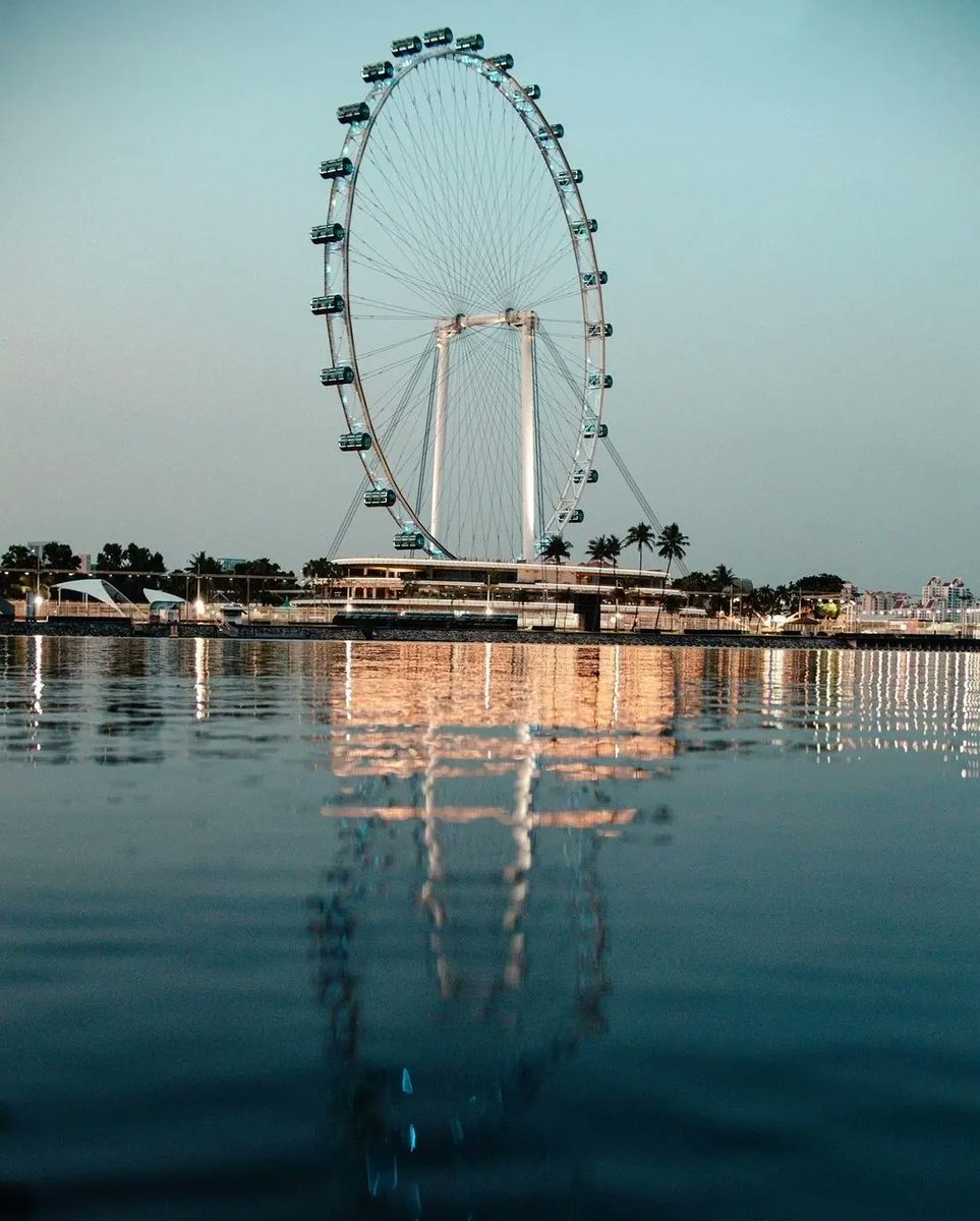 F1Influence's tweet photo. @F1 returns to Singapore after three years. 🔜🇸🇬

📸: @McLarenF1
#F1
#SingaporeGP https://t.co/hwKhPpRrdf