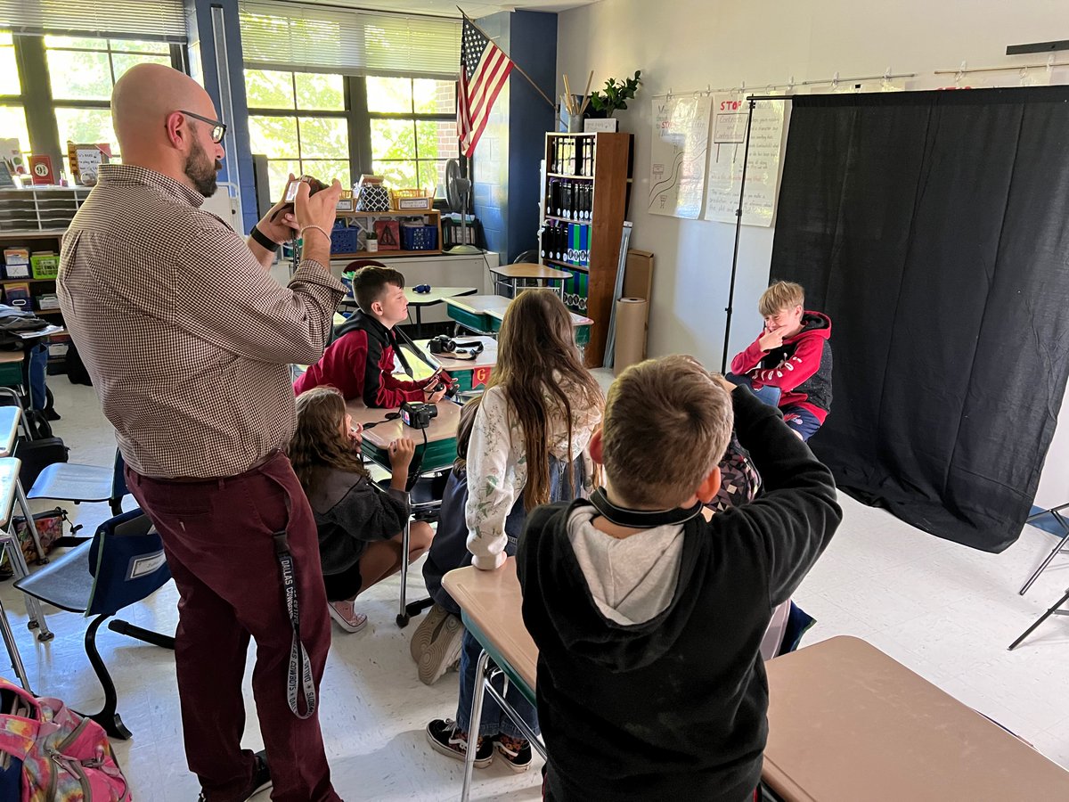 ShermanSchoolCT's tweet photo. Learning about portrait photography in XP block. https://t.co/4r3nzkChJN
