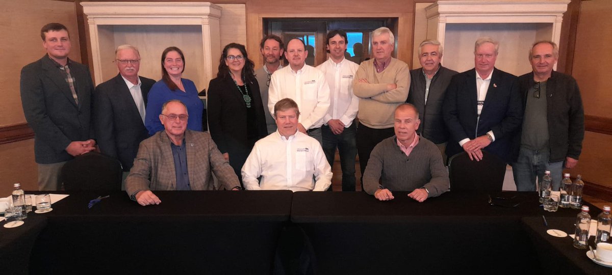 RadioSago's tweet photo. #FEDELECHE firmó convenio con Federación Nacional de Productores de Leche de EEUU. Hoy en Osorno, Formalizaron Memorándum de entendimiento, con lo cual fomentarán la cooperación entre ambos gremios. Potenciarán la marca #ChileMilk #RadioSago #InformandoPrimero https://t.co/DgQNnsddF6
