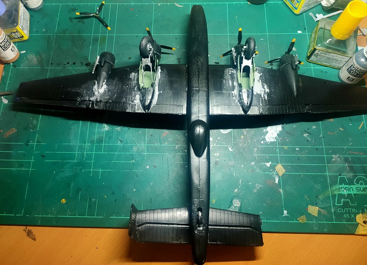 WartsNAllModels's tweet photo. Going live on https://t.co/cqPPEWFwbQ in 30 minutes (9.30am ACST, 8pm EDT, AMT) #continuing #lancaster #assembly and #fixingup the #halifax #undercarriage. Pop past and chat! #scalemodels #ww2 #aircraft #airfix #art #hobby #miniatures #plasticmodels #RAAF #avro #avrolancaster https://t.co/SogS1rkgAK