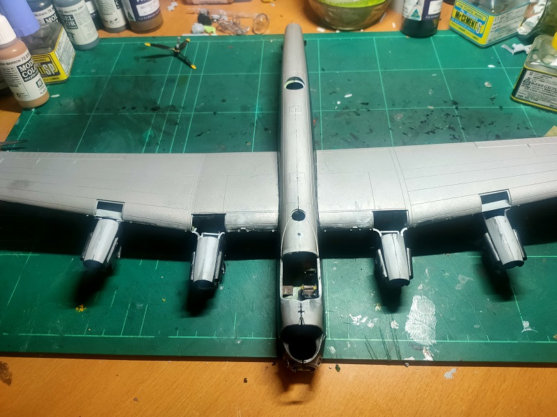 WartsNAllModels's tweet photo. Going live on https://t.co/cqPPEWFwbQ in 30 minutes (9.30am ACST, 8pm EDT, AMT) #continuing #lancaster #assembly and #fixingup the #halifax #undercarriage. Pop past and chat! #scalemodels #ww2 #aircraft #airfix #art #hobby #miniatures #plasticmodels #RAAF #avro #avrolancaster https://t.co/SogS1rkgAK