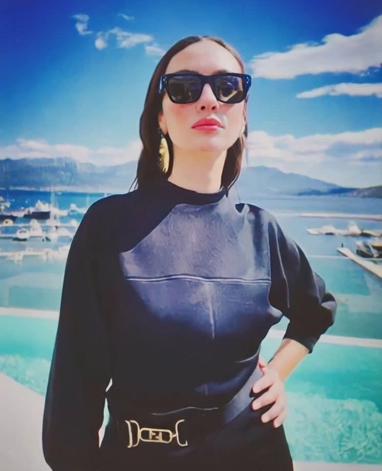 Birceak941's tweet photo. أجمل وجه إعلاني 2022♥️❣️🥀

 @BrcAkalay #birceakalay #siyahbeyazaşk #ibrahimcelikkol41 #ibrahimcelikkol #حب_أبيض_أسود #kuşuçusu #kuşuçuşu #NetflixTurkiye #birceakalay https://t.co/2GAB66M0iy