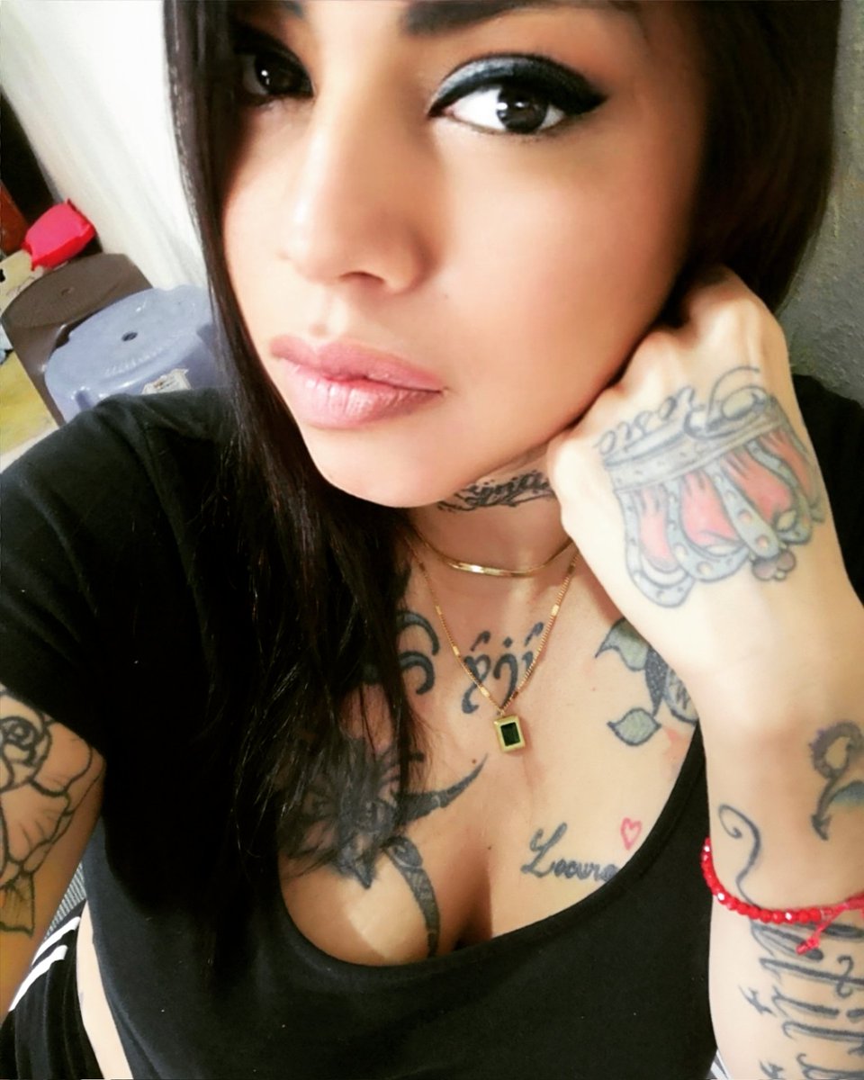 alexandra la rosa 🌹 tweet media