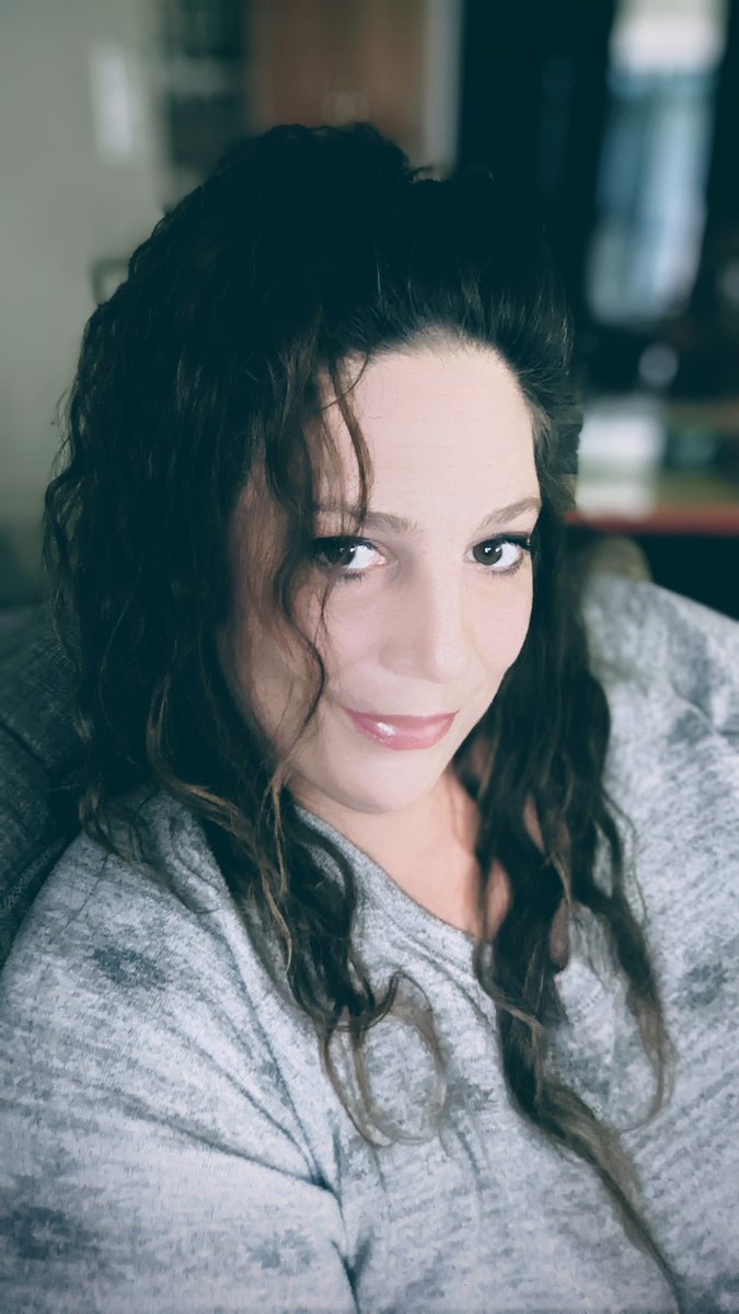 kellydoeslife's tweet photo. Just because 🖤 https://t.co/M6OIj9Uv8u
