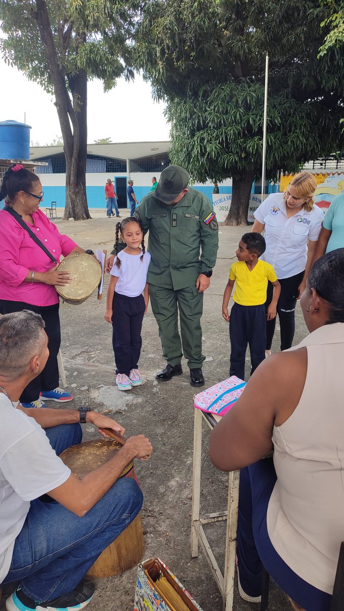 penb_jose's tweet photo. El Penb José Antonio Maitin #BricomilesEnAccion   
En el marco del nuevo año escolar 2022-2023 con el apoyo de @AGROFANBCA @Cavim_Fanb  #VenezuelaInexpugnable @NicolasMaduro  @Soykarinacarpio @leoalvacabrera  @ZE_Aragua https://t.co/pzsk7gYyWc