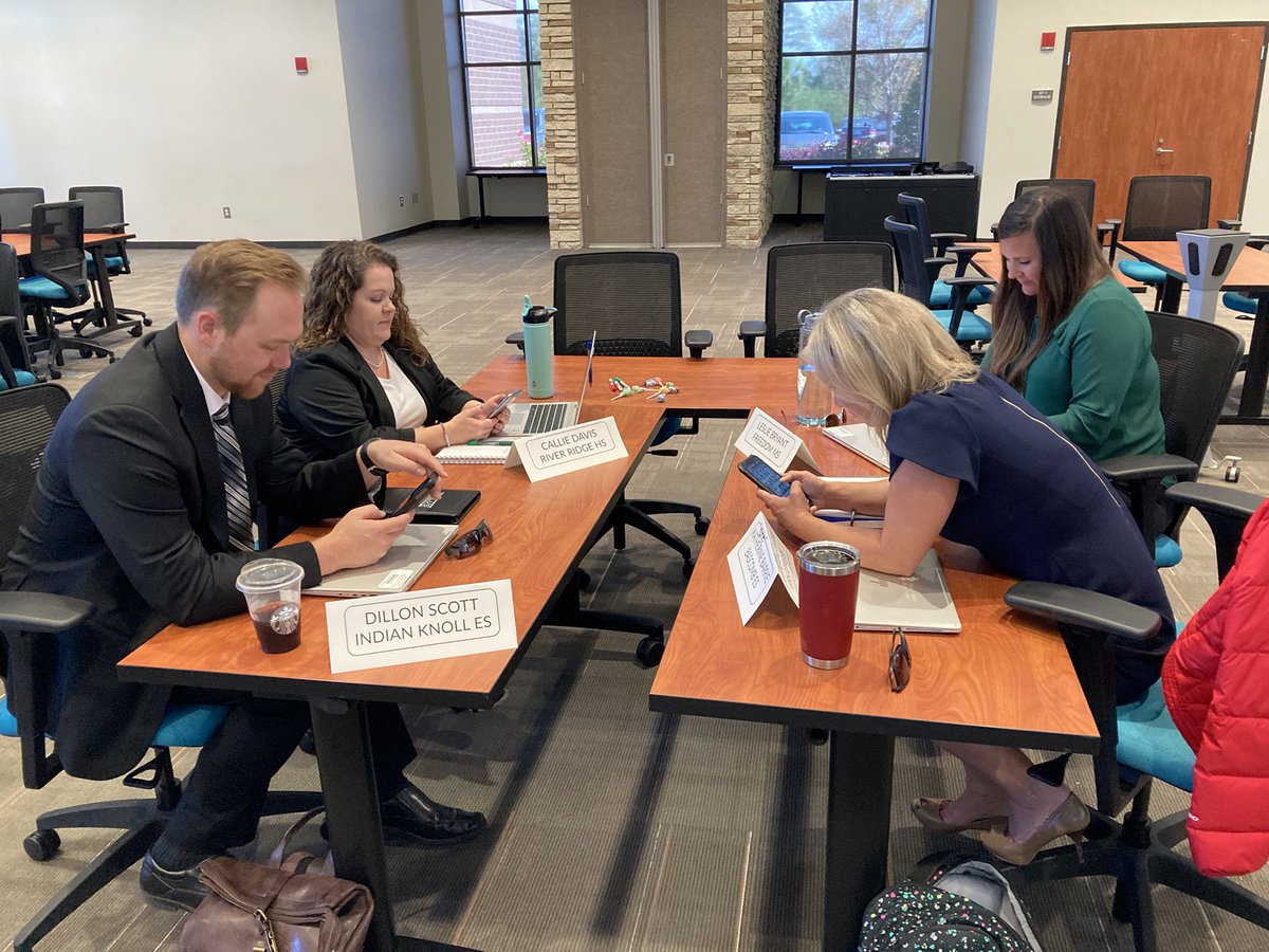 DrDebraMurdock's tweet photo. Shout out to our Superintendent’s Leadership Academy I candidates!  Thank you for your thoughtful participation in this great growth and learning process!! #CCSDFAM https://t.co/qZXbI0EoKe