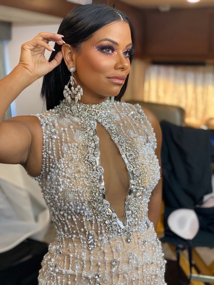 AnilaSajja's tweet photo. .@Ryan_IsStyle and Brides By Nona got me all the way together and made my vision come to life! 🎲🎰 70s VEGAS!!! #Married2Med https://t.co/W0CfqxkKDz