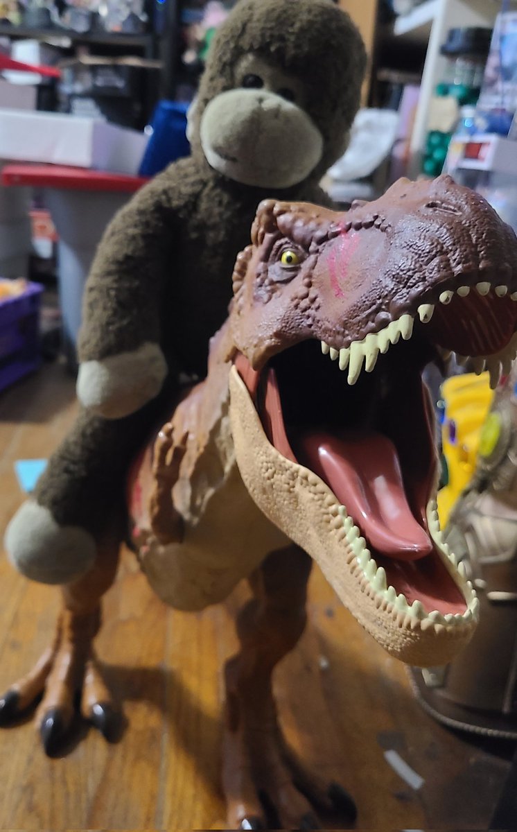 Shaolindamonkey's tweet photo. Sometimes, you just gotta ride a dinosaur! #dinosaur #monkey #handsomemonkey #monkeyridingdinosaur #fun #werideatdusk https://t.co/JS6dJrnBs8