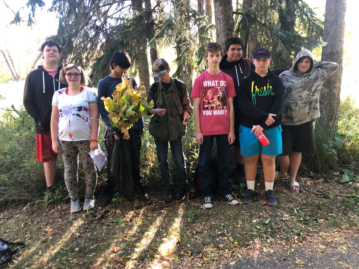 Mr. Grass and his Wildlifemanagement class were busy harvesting horseradish today!