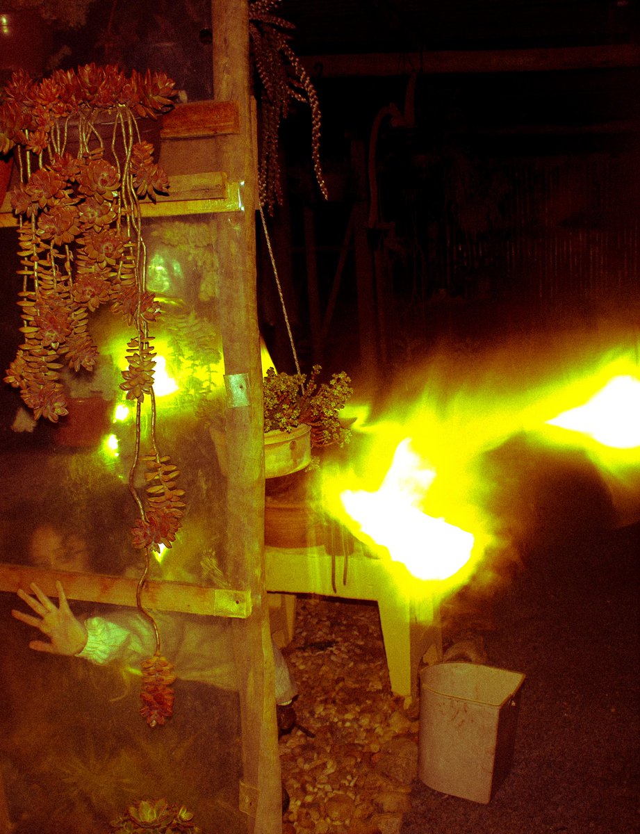 "light trace" 
auction live on <a href="/formfunction/">Formfunction</a>

reserve 0.9 $SOL 
24hrs 

"appearances of my body in the form of light inside cocoons, a way of metamorphosing. I create portals to materialize my passage through places" 
link below