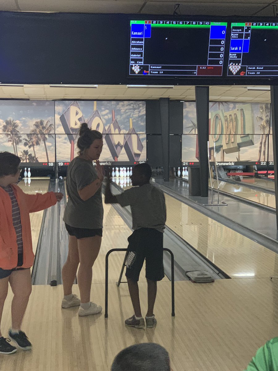SMCISDsped's tweet photo. Special Olympics bowling practice @sunsetbowling These amazing staff members volunteer to continue teaching during sporting events. @unleadedfewell @SMCISD_Rod @MillerSMCISD @SMHS_SMCISD #proud #sotx #dedication #allstudents #bowlingisfun https://t.co/5lukh8CPW9
