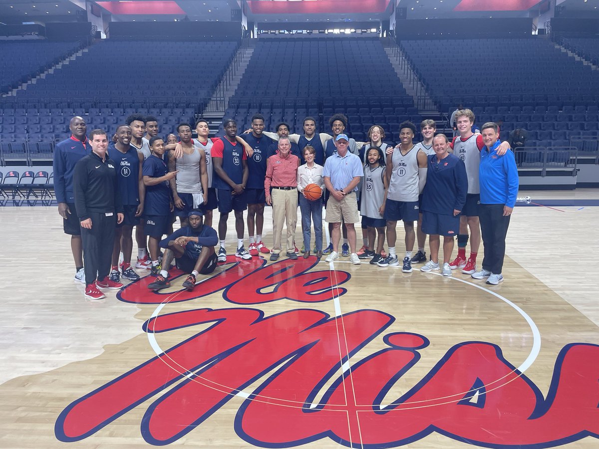 Had a fantastic day with John & Sandy Black and their family! They mean so much to ⁦@OleMissMBB⁩ and the State of Mississippi!! See you in the SJB Pavillon soon!🔵🏀🔴👏👏