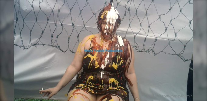 Some pies and slime I was punished for smoking in a no smoking zone #wam #sploshing #customs #pie #sexy