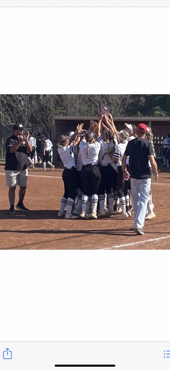 CoachJTFreeman's tweet photo. So proud of this group of ball players! They punched a ticket to the State Tournament for the 4th year in a row today. Great pitching, hitting and defense at our regional.
#weoverme #halloffamebound #4straight https://t.co/ioI7HgXFvZ