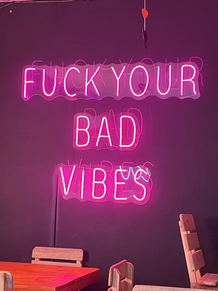 Roger Flores™ tweet media