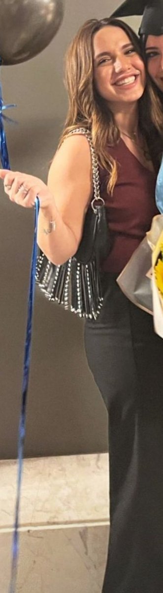 مين يجي يقضي معايا الخميس دلوقتي