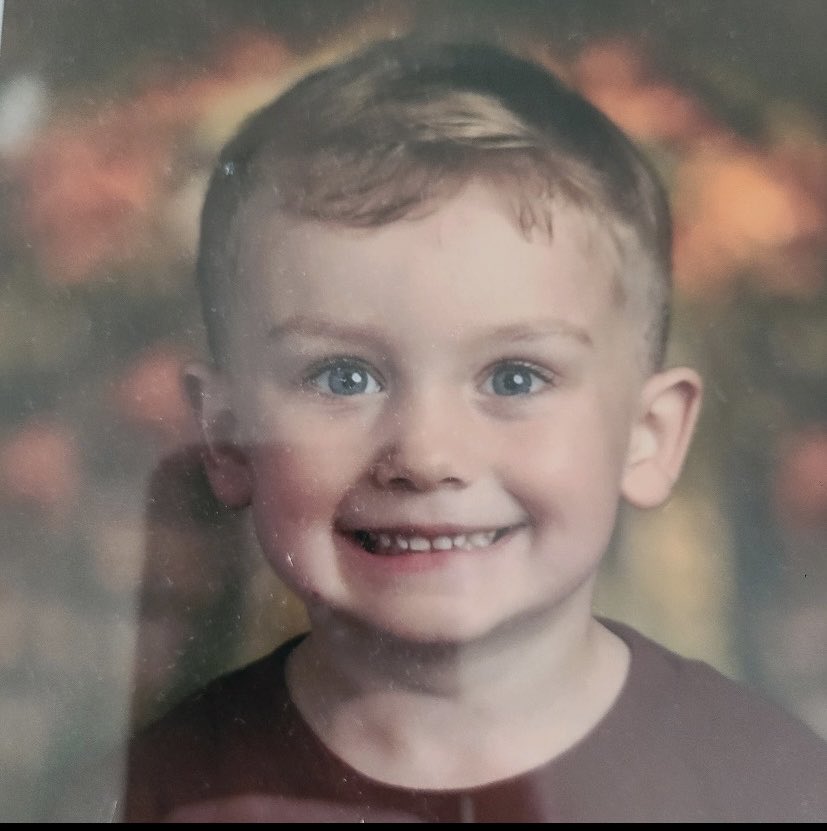 aberdeenpdwa's tweet photo. Officers on scene of a missing 4-year old from the 300- block W 3rd. Last seen about 30 minutes ago… wearing gray hat, grey shirt.   Please be on the lookout. https://t.co/AhDeGDm1Iz