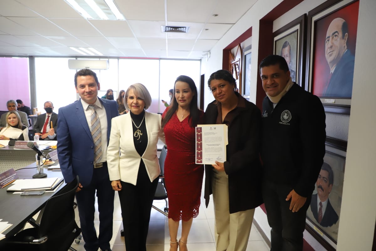 Salud_Hidalgo's tweet photo. La secretaria de Salud, Zorayda Robles acompañó a la secretaria de @FinanzasHidalgo, @Esther_RamirezV a la sesión ordinaria del Consejo de Armonización Contable del Estado de Hidalgo #CACEH, en el cual tome protesta como Consejera. https://t.co/l36R3UldkK