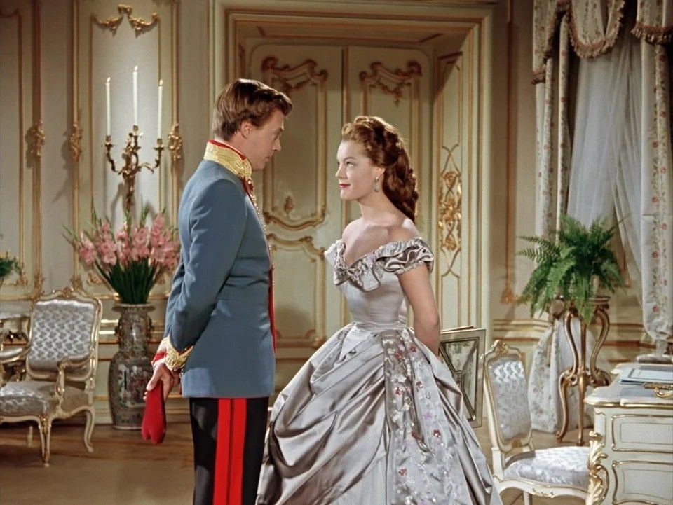 earthmuses's tweet photo. one day european grandmas just collectively decided that Sissi (1955) is a Christmas movie and we all went with it https://t.co/8Pdgfx8fJP