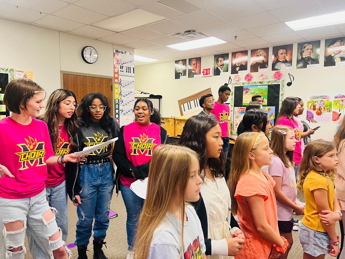 Memorial HS Choir tweet media