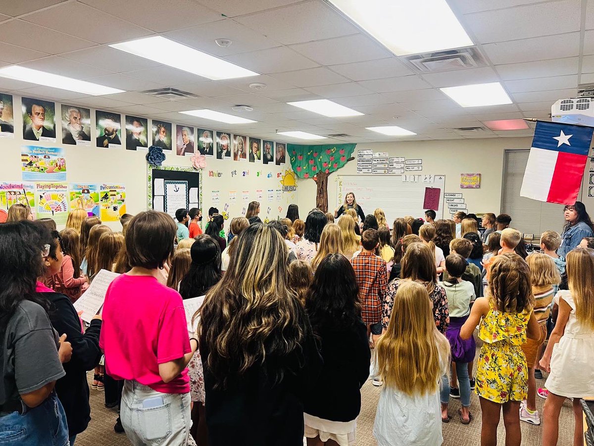 Memorial HS Choir tweet media