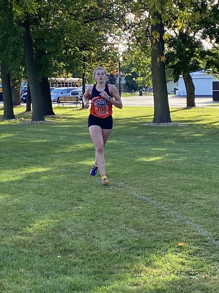 HynekMrs's tweet image. The entire cross country team earned their chocolate milk tonight! Great job out there people! #theyrunfast #couldntgetallthepics #donttouchmyflag #reedsvillesd