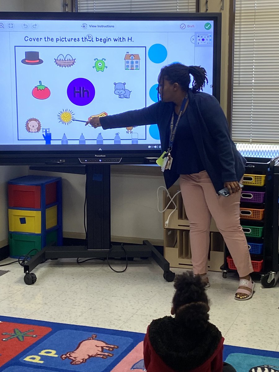 T_Flow_Love's tweet photo. Fell in love with the exit ticket @Leo_teach04 had her students participate in💗💗 What a fabulous way to integrate your technology! #AppleTeacher https://t.co/lZXcfFHFr7