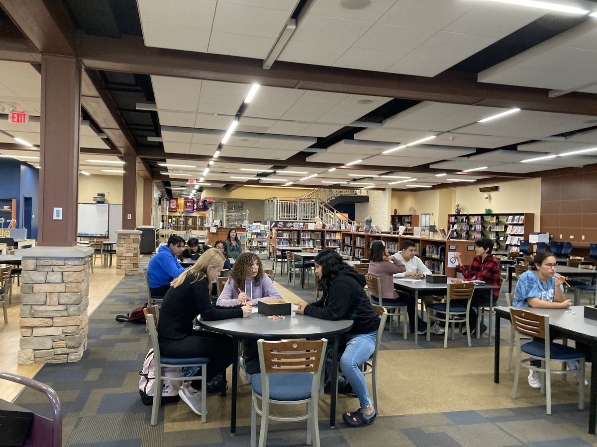 ReavisLibrary's tweet photo. Throwback Trivia was a hit! The students remembered a lot from their childhood! We covered a wide range of topics: Mickey Mouse Clubhouse to naming the Minions to What Does the Fox Say?. Thanks to all who came &amp; played!! https://t.co/kNUiRwjEw4