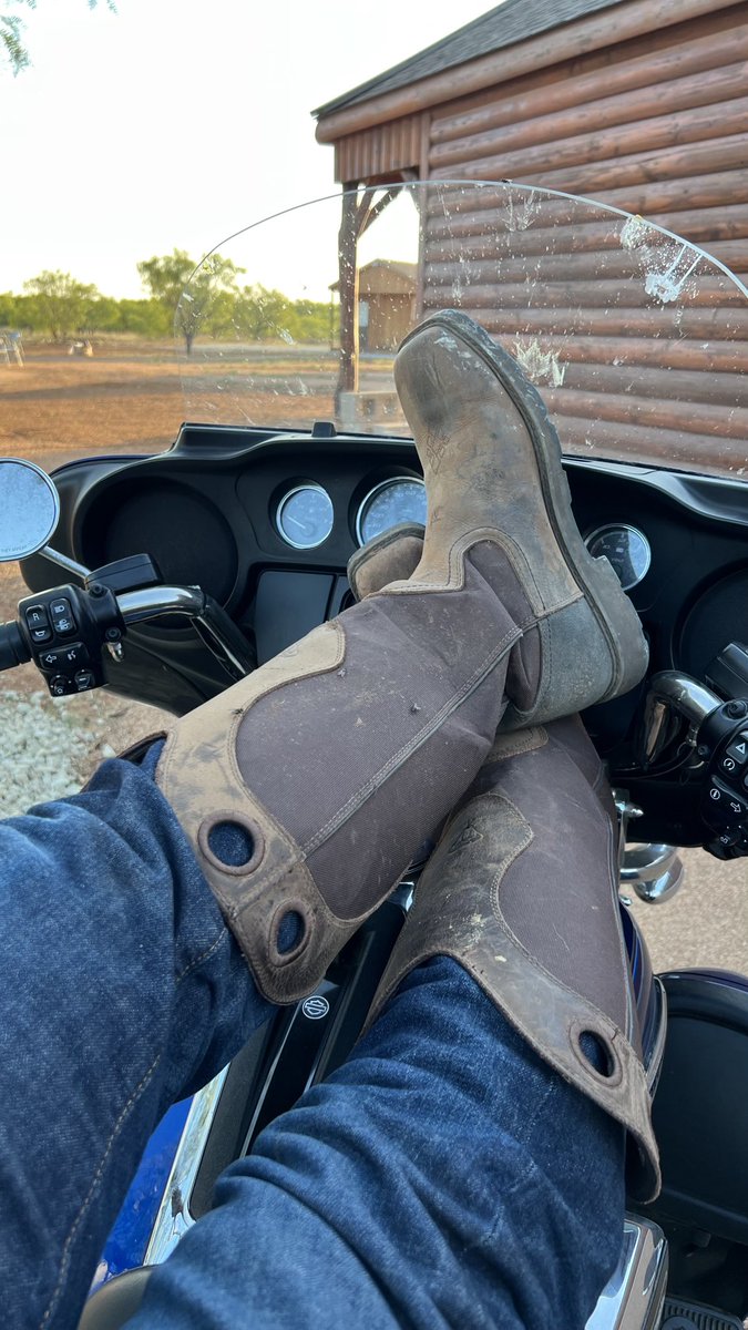 pstroybrewer's tweet photo. My view right now. #RedemptionRanch https://t.co/CN3uYK5sgq