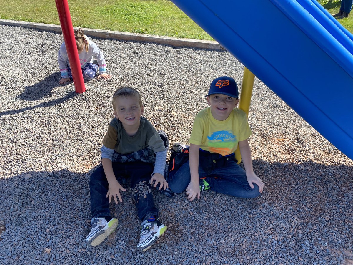 FaheyReid's tweet photo. So much fun playing outside https://t.co/TcmMhOtRH5
