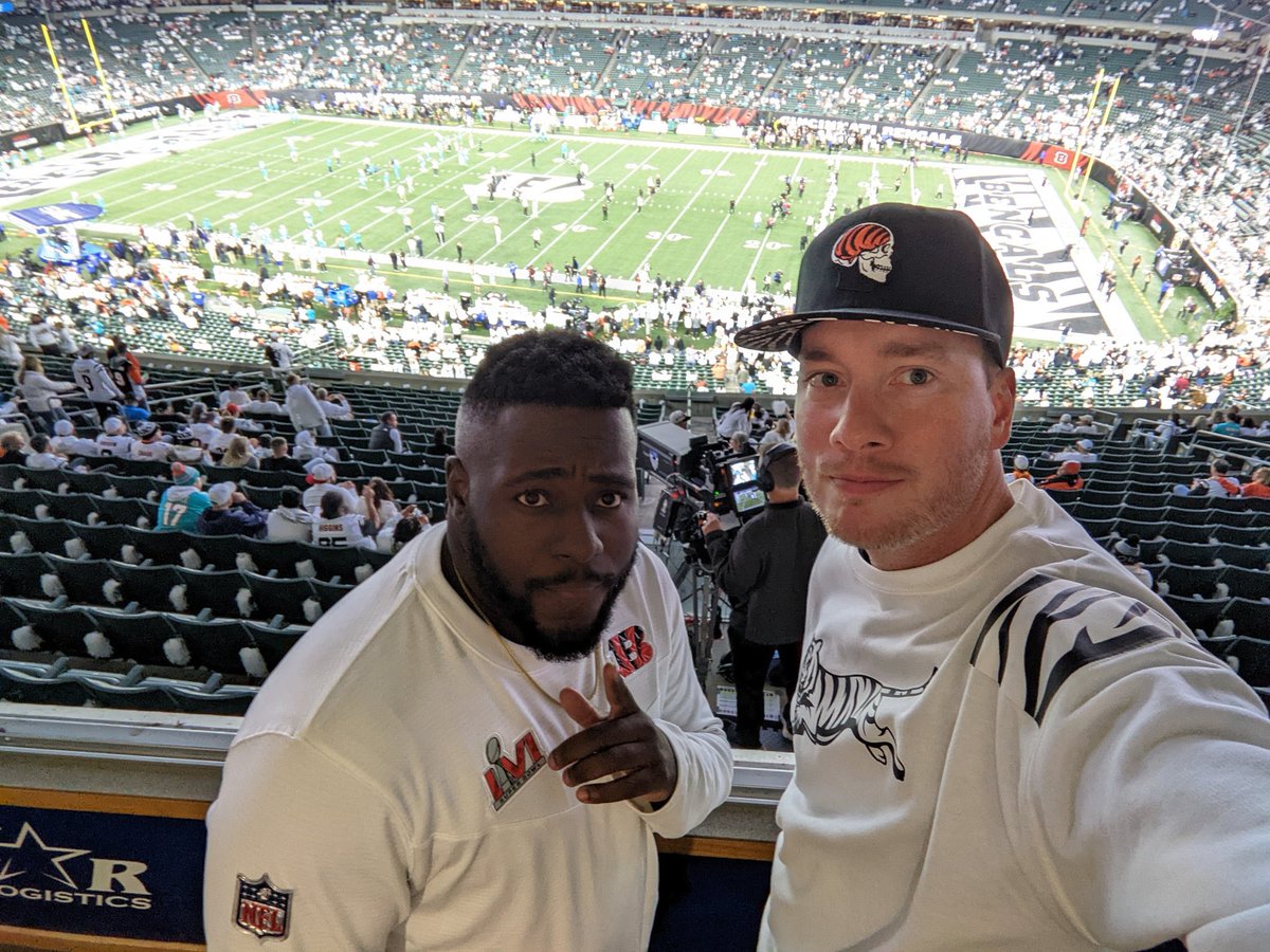 Wrightreportt's tweet photo. Me and Joey G @JoeGoodberry iced out 🥶

Live from the @Firststarlog suite 

#Whodeyy https://t.co/jQcVq2vFJw