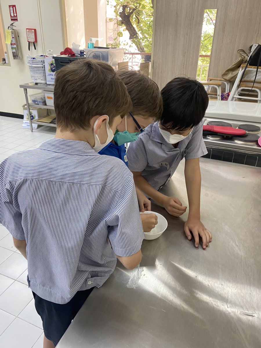 sparrow_ps's tweet photo. We had a wonderful morning on Wednesday, when we invited parents into school to teach us how to make yoghurt as part of our healthy eating segment of BeWell week! #CognitaWay #BeWell #SuperSathorn https://t.co/N9iX2bYYk5