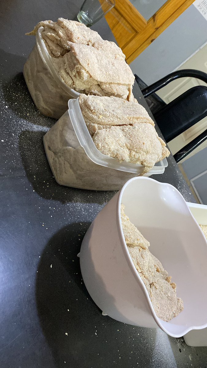 Valenlucero22's tweet photo. Gente empezamos un emprendimiento con mi novio para poder irnos🛫,vendemos milanesas de pollo de 1 pasada, muuuuy ricas posta, si me ayudan difundiendo me ayudan muchísimo!! Somos de maipu vendemos por mayor y menor🫶🏻❤️ https://t.co/uf8VM3WRhw