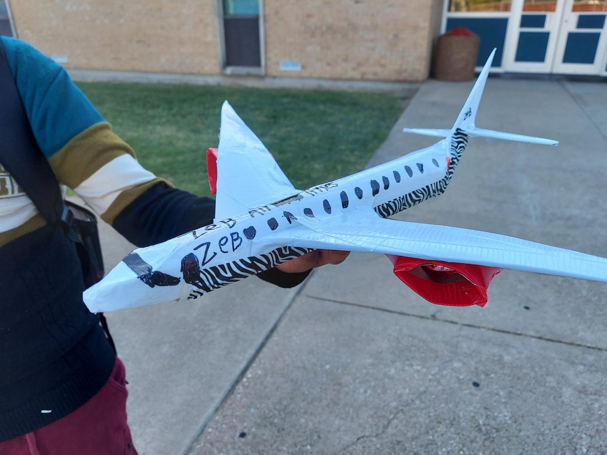 CindyHufft's tweet photo. Future Engineer in After School Program! @ljhpatriots #Proud2bLJH  #RISDBelieves https://t.co/pMzNQ85Shj