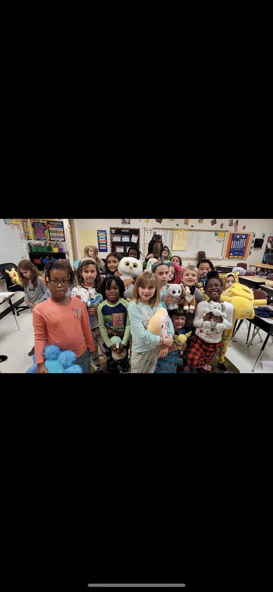 EastElementary's tweet photo. #PJday for Homecoming week #EastLeads #gotigers #Homecoming2022 https://t.co/sDMyMysLIO