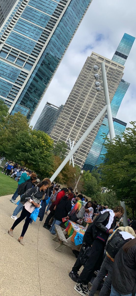 AurelioOnCampus's tweet photo. Welcome to the #NLUClassof2026! @NationalLouisU caps of #NLUWelcomeWeek with ##NLUEagleFest in @MaggieDaleyPark, just one example of how @Chicago serves as our extended campus! https://t.co/csAfzqNuAe