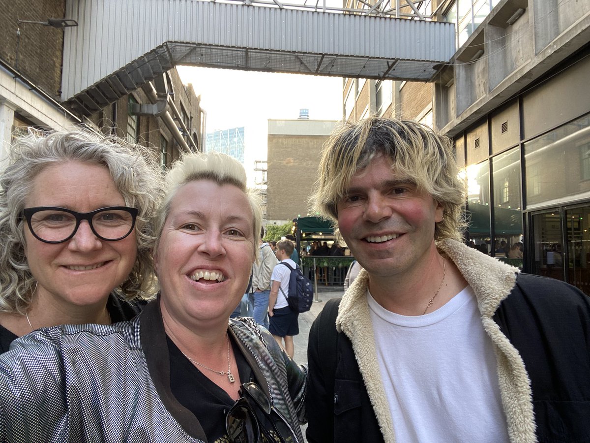 Great to bump into <a href="/Tim_Burgess/">Tim Burgess</a> in London’s eastend…we may see you again soon Tim in our hood northside when in Melbourne!