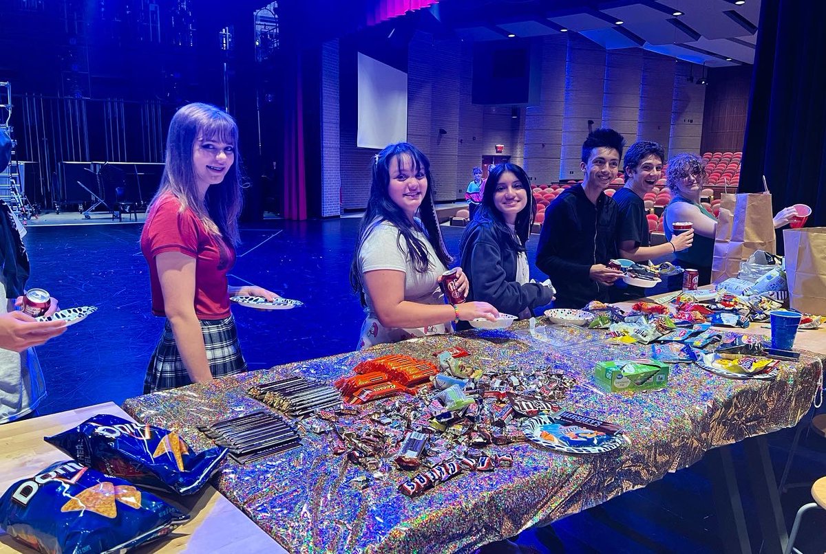 Weiss Theater tweet media