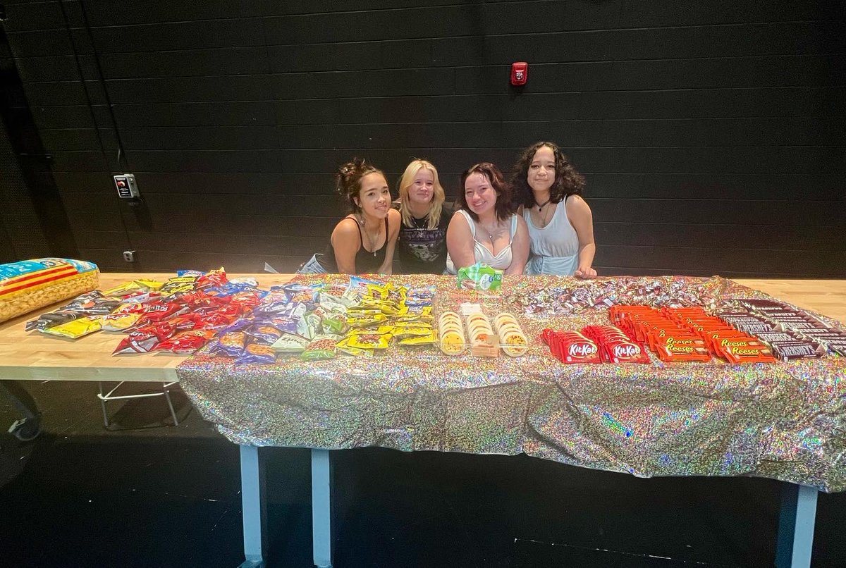 Weiss Theater tweet media