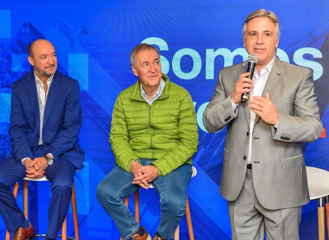 MartinLlaryora's tweet photo. #CórdobaCapital celebra ser una ciudad donde ocurran estas cosas, aquí hay talento y dedicación, somos tierra de innovación, ese es el gen cordobés. Me alegra que junto al gobernador @JSchiaretti estemos acompañando a la empresa #Evoltis en la inauguración de su nuevo edificio. https://t.co/XlLzjkEfqc