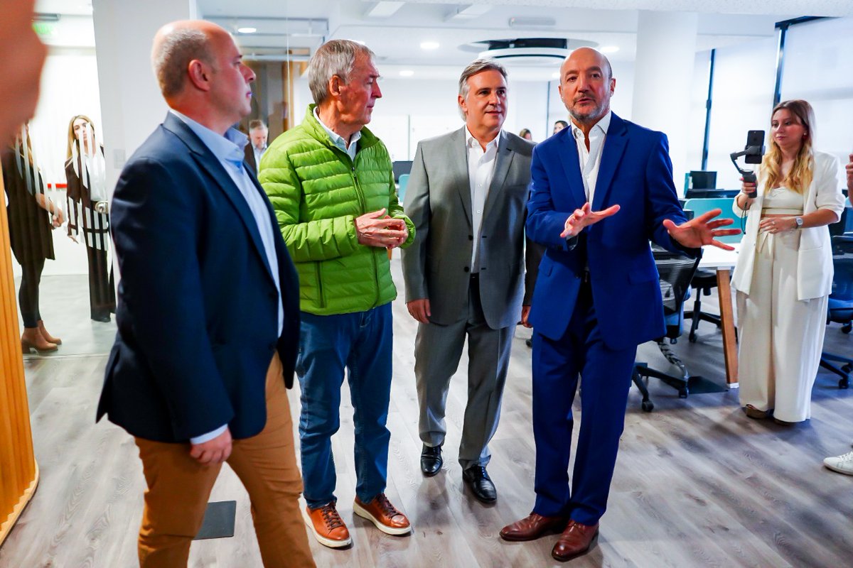 MartinLlaryora's tweet photo. Esta es una empresa local que potencia la economía del conocimiento, fue fundada en nuestra ciudad y no para de evolucionar. La firma es especialista en experiencia del cliente y desarrollo de tecnología e innovación. Con 25 años de historia, #Evoltis posee 1800 empleados. https://t.co/vyEZTtD7Sr