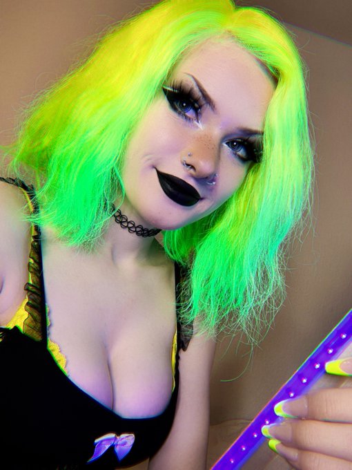 Watch 𝕭𝖚𝖓𝖓𝖎 𝕷𝖞𝖓𝖓's leaked NSFW photo on TwXstars